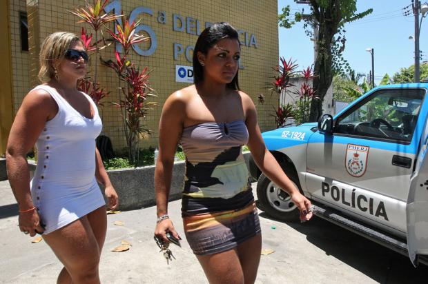 Testemunhas do disparo, Andreia Ximenes (E) e Daniele Pena prestaram depoimento à polícia no Rio